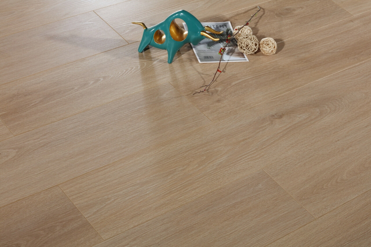 12mm 1.897sqm Natural Oak Standard Laminate Flooring 155